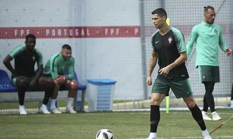 Ronaldo mở khóa dạy ghi bàn trên sân tập Bồ Đào Nha