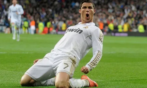 Huyền thoại MU nói gì về tương lai Ronaldo?