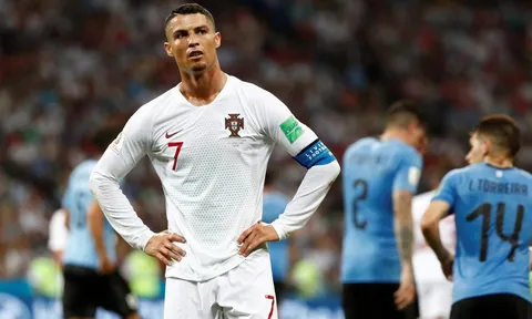 Ronaldo nên cạo râu và ngừng nghĩ mình là 'The GOAT'