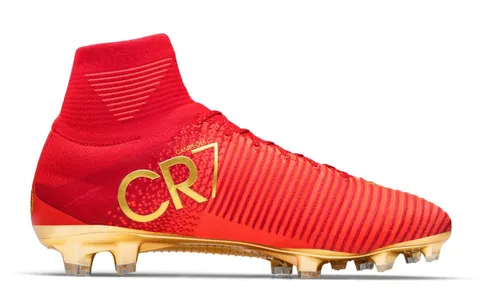 CR7 được trang bị giày Bồ Đào Nha trước giải đấu lớn nhất hè này