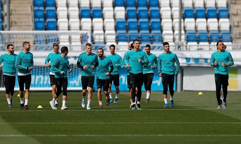 Ronaldo nỗ lực gấp bội trên sân tập khi Real tái ngộ Juventus
