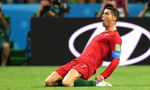 Ronaldo phá kỉ lục hat-trick: Bước đệm trên con đường trở thành GOAT