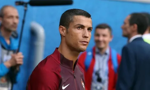 Ronaldo sẽ không đòi lương cao hơn khi đến Man United