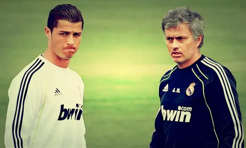 Ronaldo tái ngộ Mourinho: Tình thầy trò vừa đấm vừa xoa