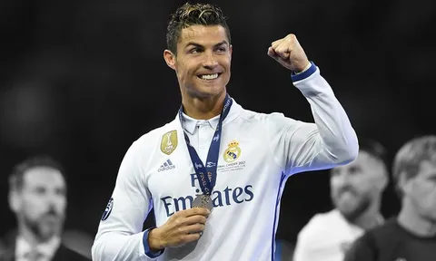 Ronaldo thăng hoa tuổi 32: Bí quyết khiến tất cả sửng sốt!