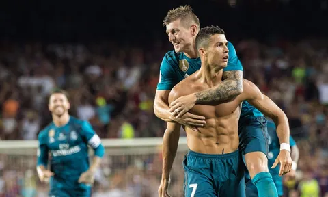 Real hạ đẹp Barca: Ronaldo, siêu sao và hàng nhái