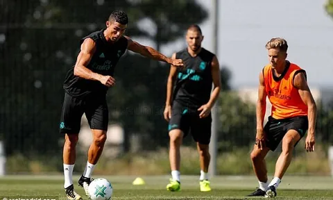 Ronaldo trở lại, Real tập sung sức chờ hạ Man Utd