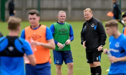 Rooney dính như sam bên Koeman trong buổi tập đầu tại Everton