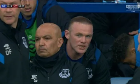 Rooney văng tục khi sớm bị thay ra trong trận Derby Merseyside