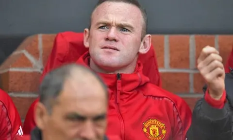 Roy Keane tuyên bố bàng hoàng về Rooney