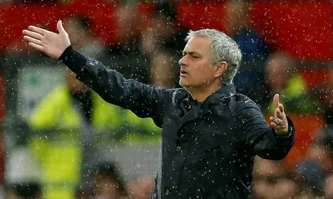 MU tự thua: Mourinho mua vui cho Pep và Man City