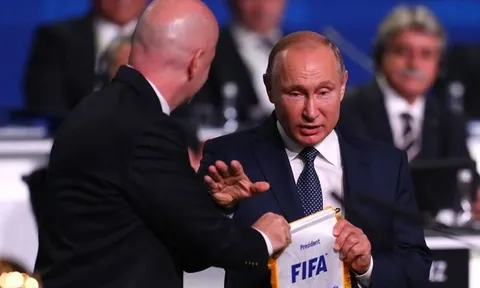 Tổng thống Putin cắt ngang buổi họp báo của HLV Nga