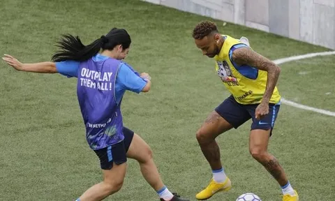Nghỉ Hè, Neymar chiến thắng thô bạo trước... dân nghiệp dư