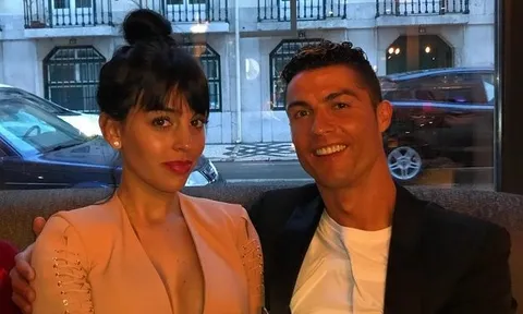 Sắp quyết chiến với Bayern, Ronaldo đưa bạn gái hưởng trăng mật sớm?