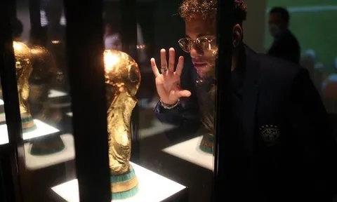 Trước thềm World Cup, Neymar 'tâm sự mỏng' với cúp vàng