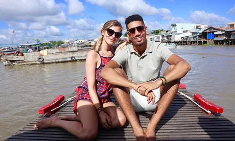 Chris Smalling về miền Tây khám phá chợ nổi