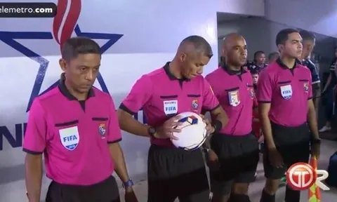 Giấc mơ trợ lý trọng tài World Cup của người công nhân vệ sinh Panama