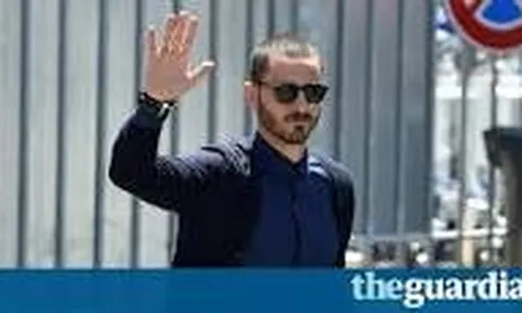 Rừng fan AC Milan hò reo chào đón Leonardo Bonucci