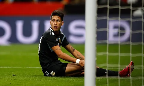 Thua tan tác, tiền vệ Argentina 'sôi máu' với HLV Sampaoli