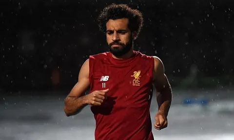 Salah dầm mưa tập luyện, sẵn sàng nổ súng trước Crystal Palace