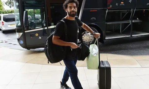 Salah tươi rói cùng dàn sao Liverpool lên đường sang châu Á