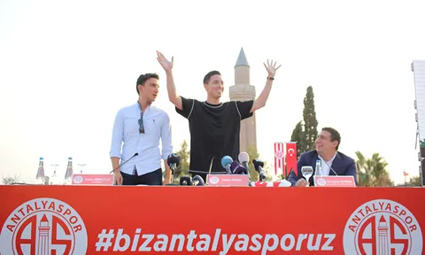 Samir Nasri "hóa thần" trong ngày ra mắt Antalyaspor