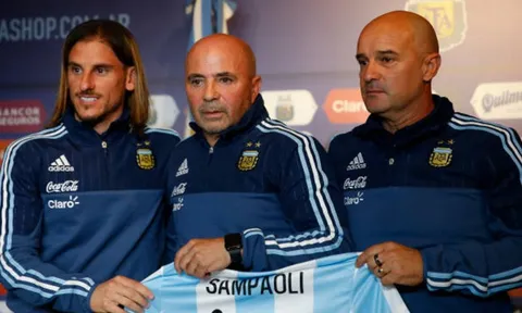 Sampaoli CHÍNH THỨC ra mắt, chờ ngày chỉ dạy Messi