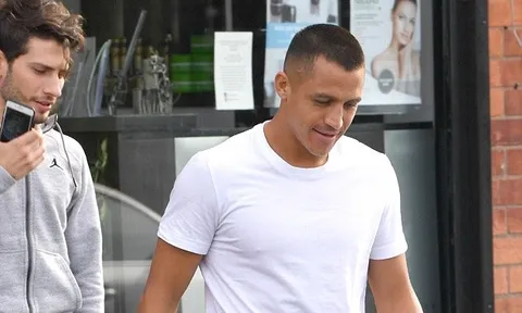 Sanchez cạo phăng mái đầu, chờ đổi vận ở Man Utd