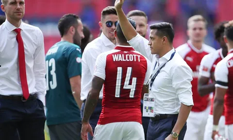 Sanchez vẫy tay chào, Fan Arsenal bắt đầu thấy sợ