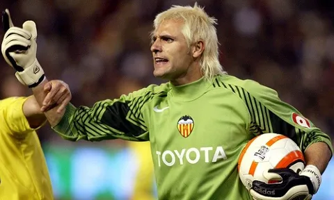 Santiago Canizares: Quý ngài "Hawai" trên sân cỏ