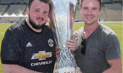 Sao Game of Thrones thích thú khi được Man Utd trao cúp tại Mỹ