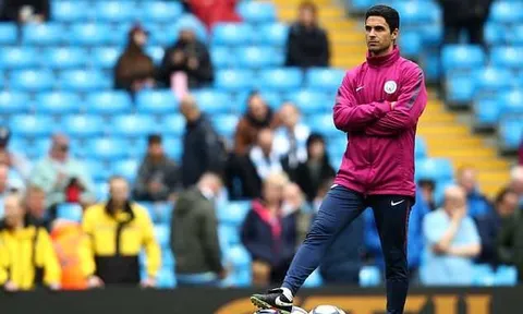 Sao Man City quẩy nhiệt trên sân tập, một cá nhân buồn rũ rượi
