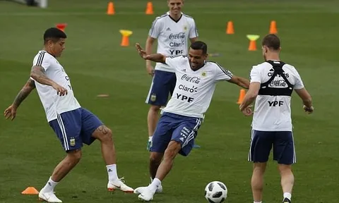 Sao Man Utd khiến đồng đội ở tuyển Argentina mệt bở hơi tai