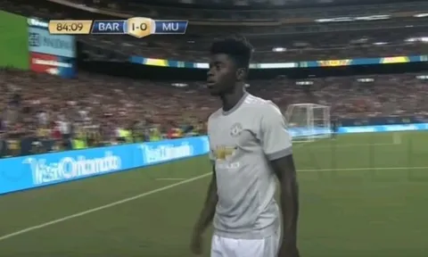 Sao trẻ Axel Tuanzebe vs Barcelona
