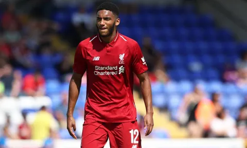 Sao trẻ dính chấn thương, Liverpool chỉ cón 1 trung vệ duy nhất
