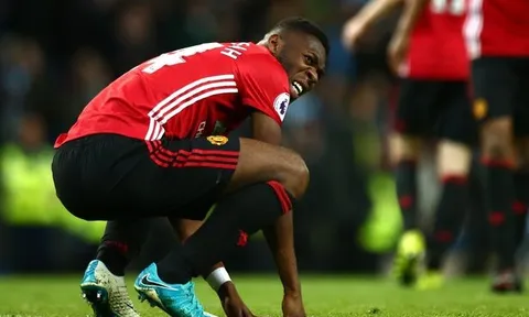 Sao trẻ Hà Lan chấn thương, Man Utd "họa chồng họa"