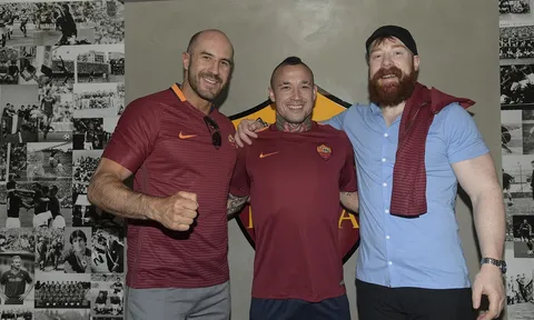 Sao WWE đặt chân đến đại bản doanh AS Roma