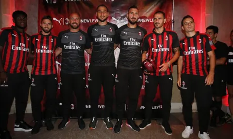Sắp chia tay, Bonucci gượng gạo ra mắt áo mới của Milan