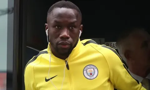 Sau 10 năm, Bacary Sagna chuẩn bị hồi hương thi đấu
