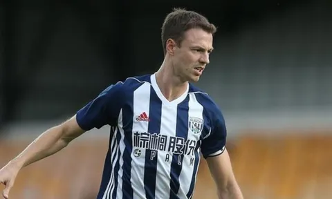 Sau 2 năm, Jonny Evans có thể trở thành kình địch của M.U