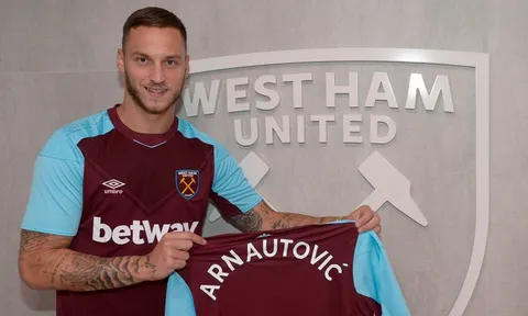 Sau Chicharito, West Ham lập kỷ lục với Arnautovic