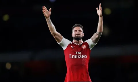 Sau một đêm, Giroud đã được fan Arsenal gọi là huyền thoại