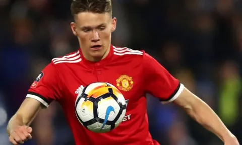 Neville gây sốc khi chê bai 'trò cưng' của Jose Mourinho
