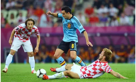 Xavi: "Modric và Rakitic là những con quái vật đích thực với quả bóng"