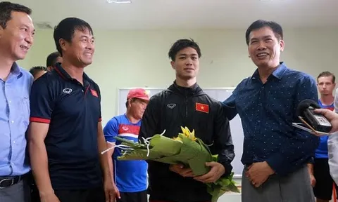 Công Phượng và U22 Việt Nam đón "vị khách" đặc biệt