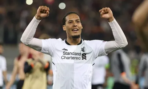 Bị Roma phàn nàn, trung vệ thép Liverpool lên tiếng phản pháo