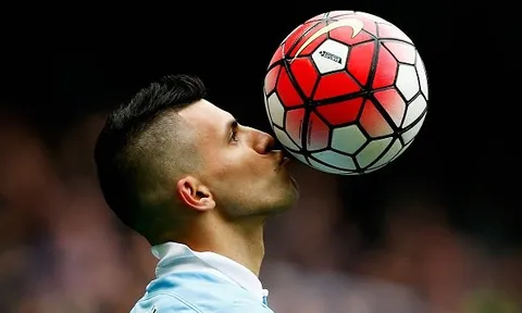 Sếp lớn Man City CHỐT tương lai Aguero