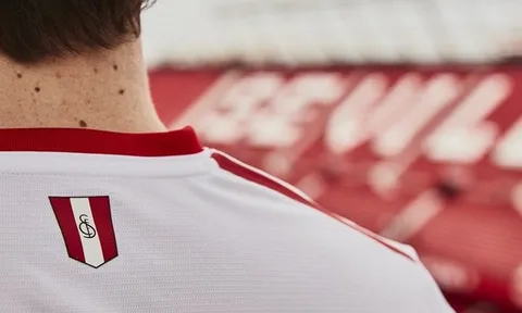 Sevilla công bố áo đấu mùa mới