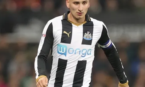 Benitez đề cử học trò Shelvey vào đội hình Tam Sư