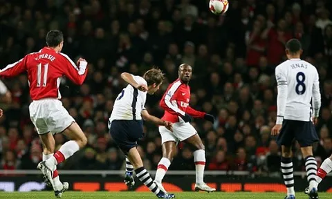 Siêu phẩm của David Bentley vào lưới Arsenal